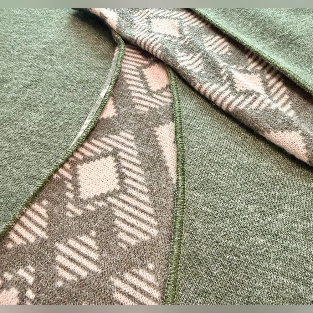 GREEN SWEATER - Picture 5 of 10